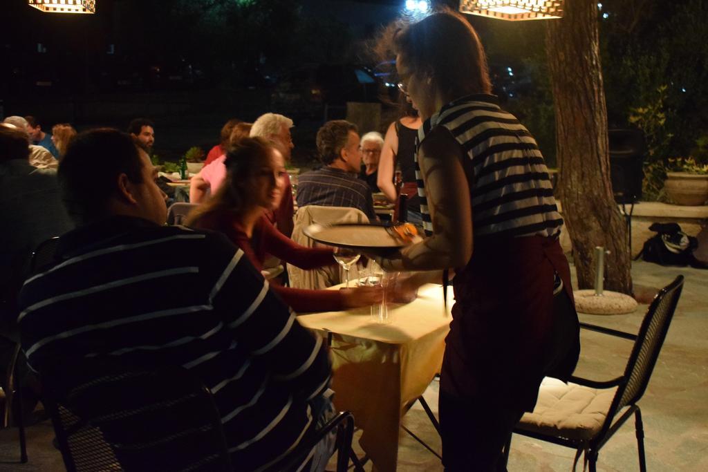 Porfyrousa Traditional Hotel Milopotamos  المظهر الخارجي الصورة