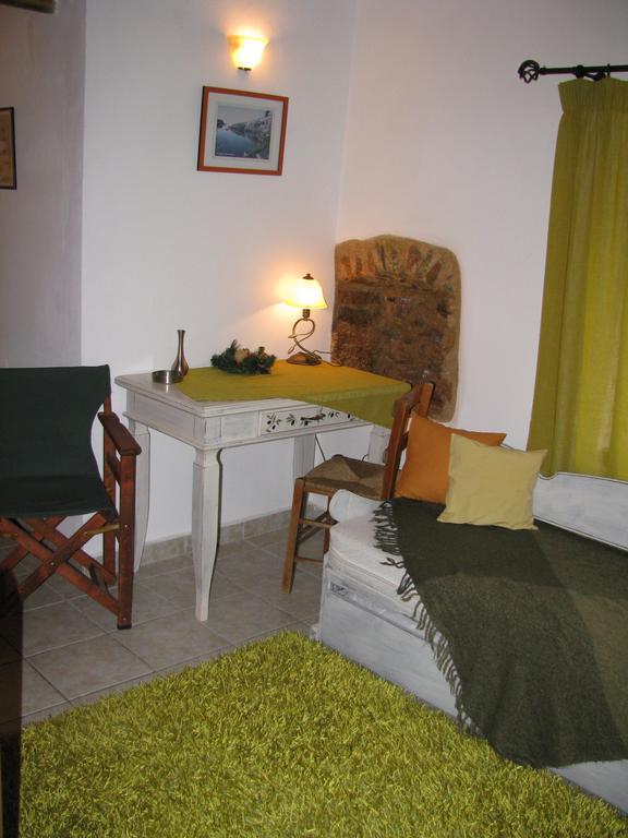 Porfyrousa Traditional Hotel Milopotamos  المظهر الخارجي الصورة
